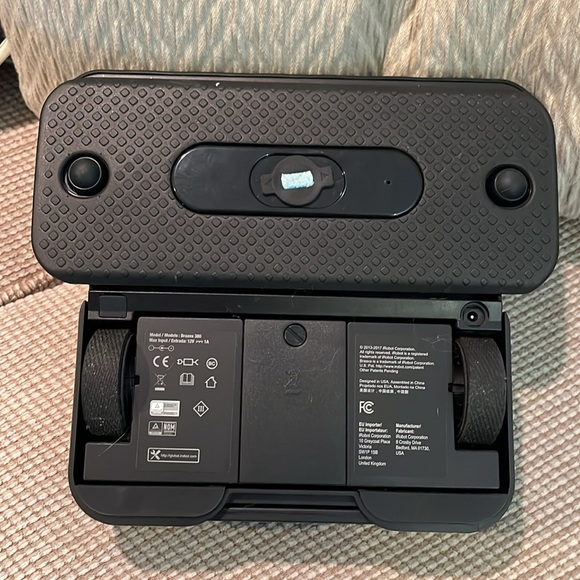 iRobot® Braava® 380t Robot Mop - Picture 6 of 9